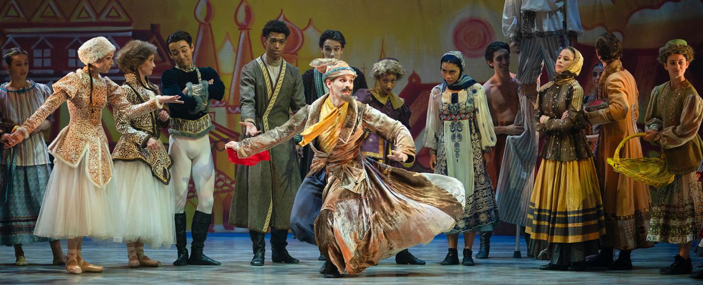 Ashley Dixon as The Magician entertains market-goers in Cinderella. Photo Emma Kauldhar.