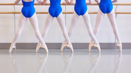 Four dancers en pointe